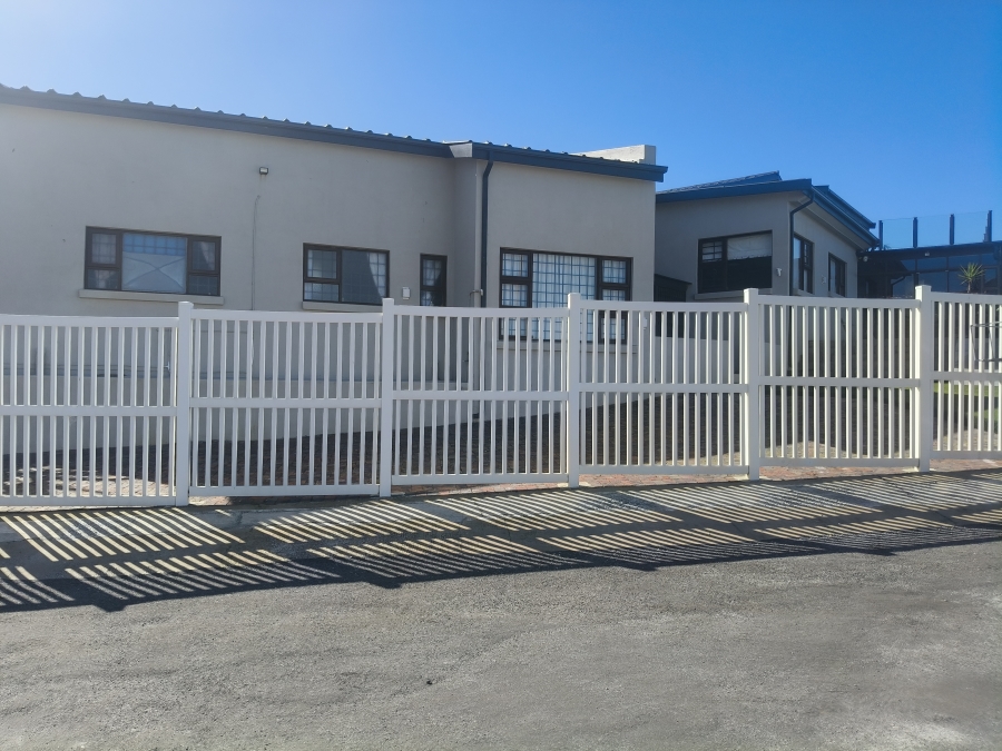 4 Bedroom Property for Sale in Wavecrest Eastern Cape